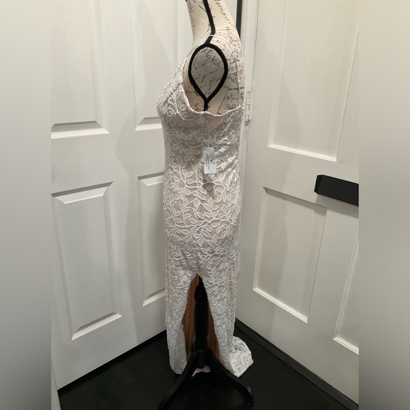 NWT WINDSOR WEDDING PROM COCKTAIL HIGH SIDE SLIT NUDE AND WHITE LACE GOWN - Picture 7 of 11